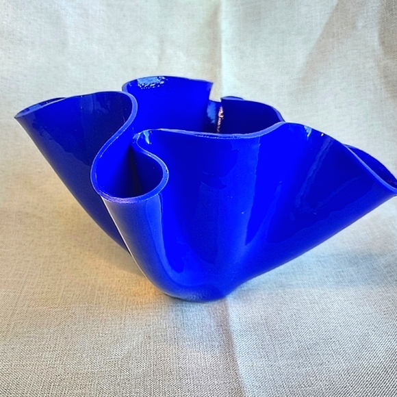Vtg Folded Glass Art Vase Royal Blue Handkerchief Cortoccio Style 9" x 6" - Picture 7 of 10